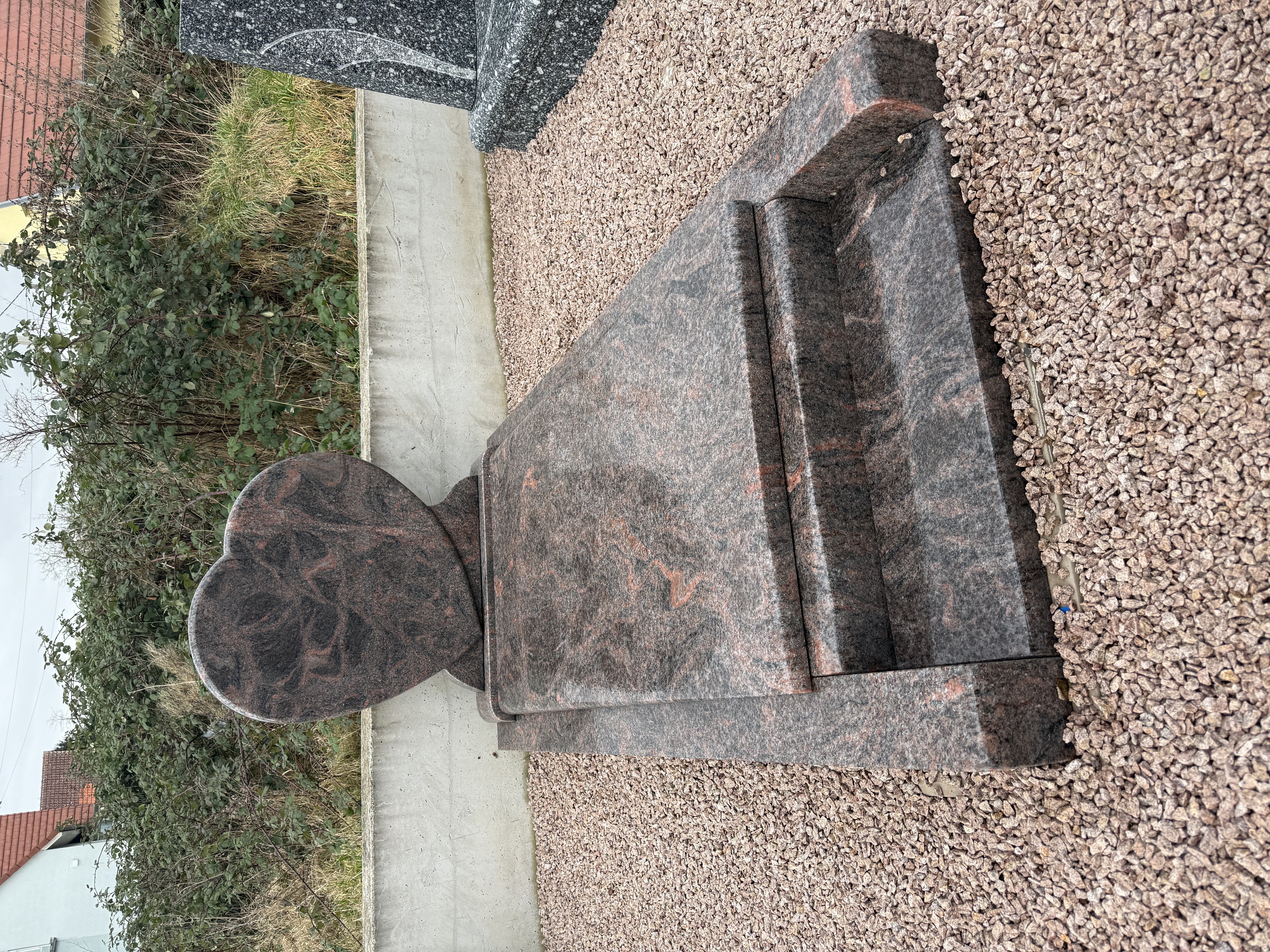 Choisir un monument funéraire en Alsace : le guide complet pour Saverne, Haguenau et Strasbourg